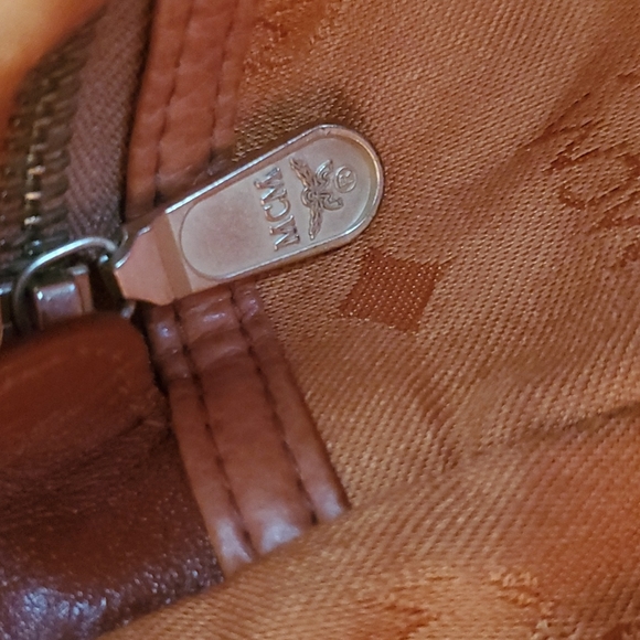 💥💥SOLD💥💥 MCM 40 Duffle bag. - Picture 15 of 16